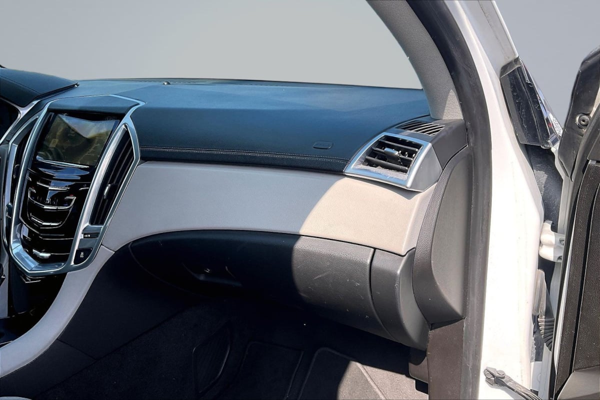 Cadillac SRX photo 17
