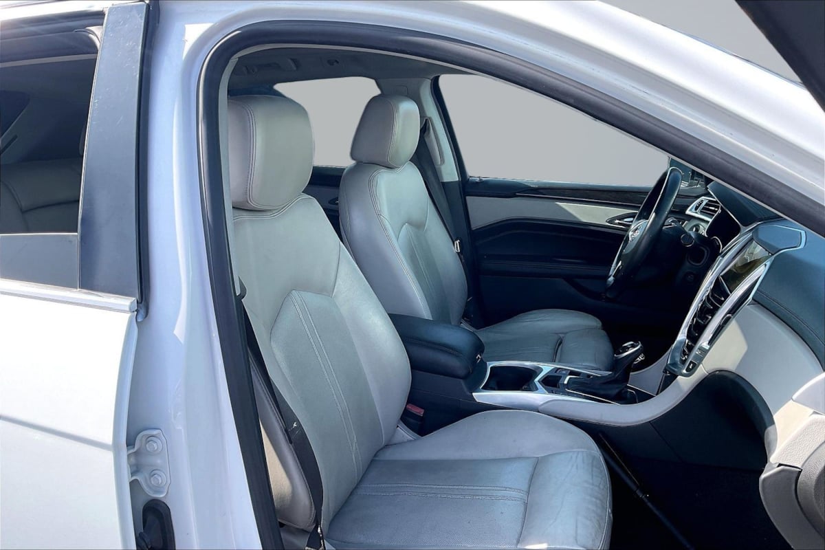 Cadillac SRX photo 7
