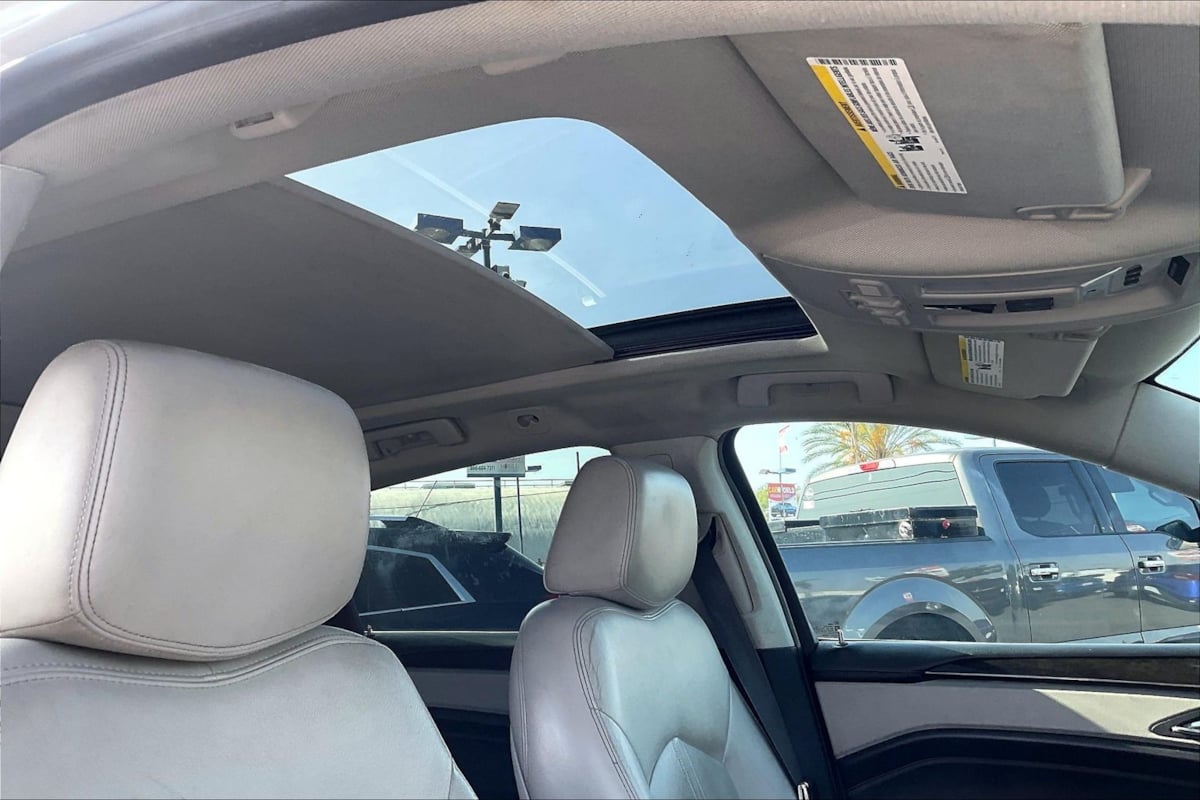 Cadillac SRX photo 22