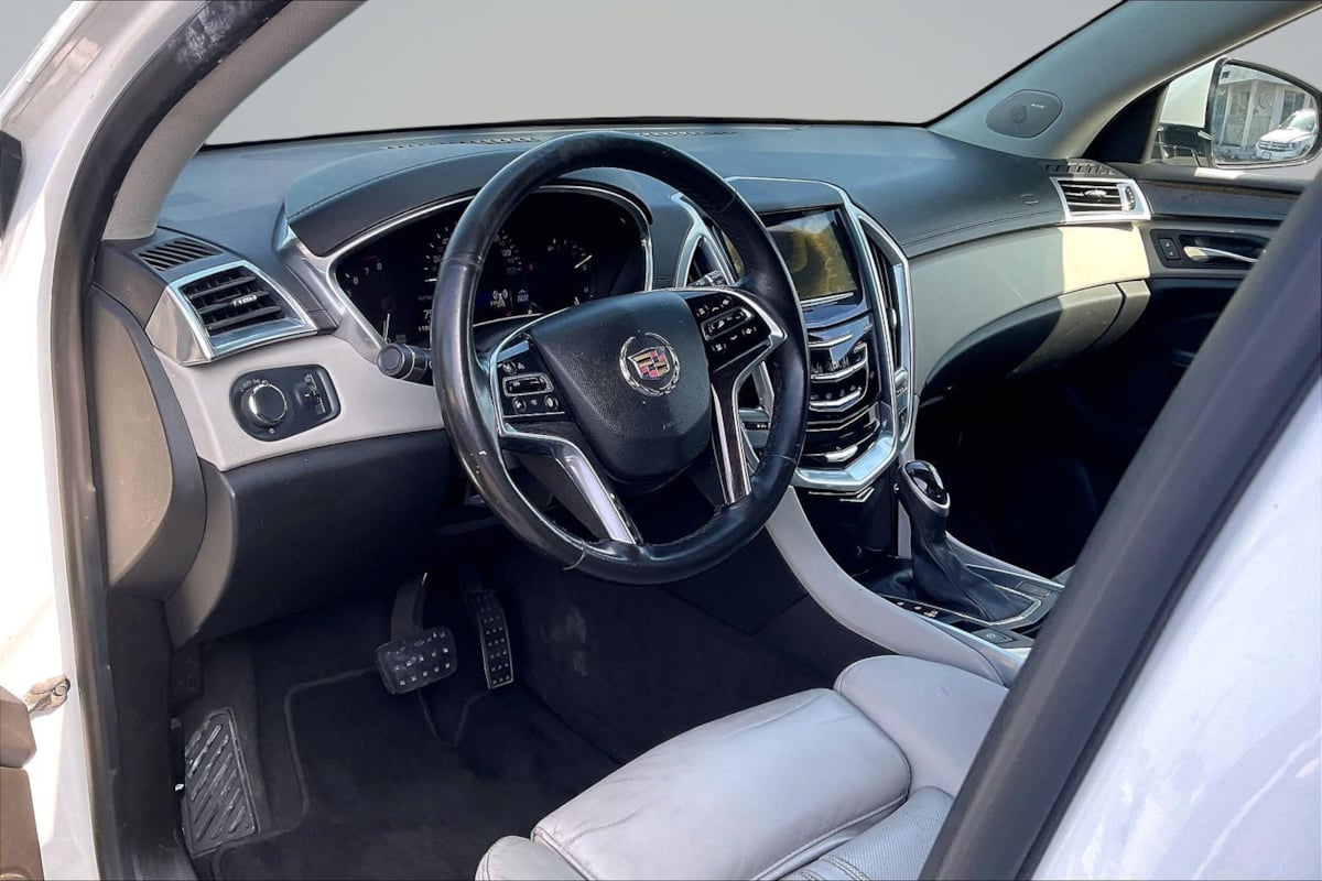 Cadillac SRX photo 14
