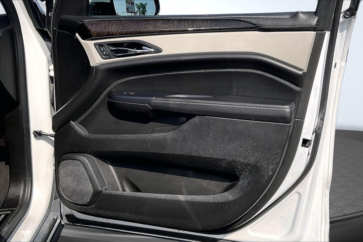 Cadillac SRX photo 24