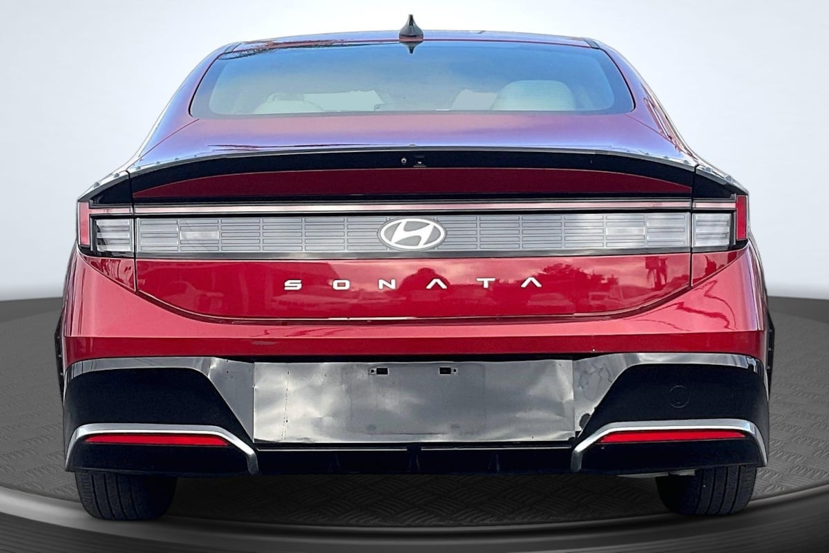 Hyundai Sonata photo 4
