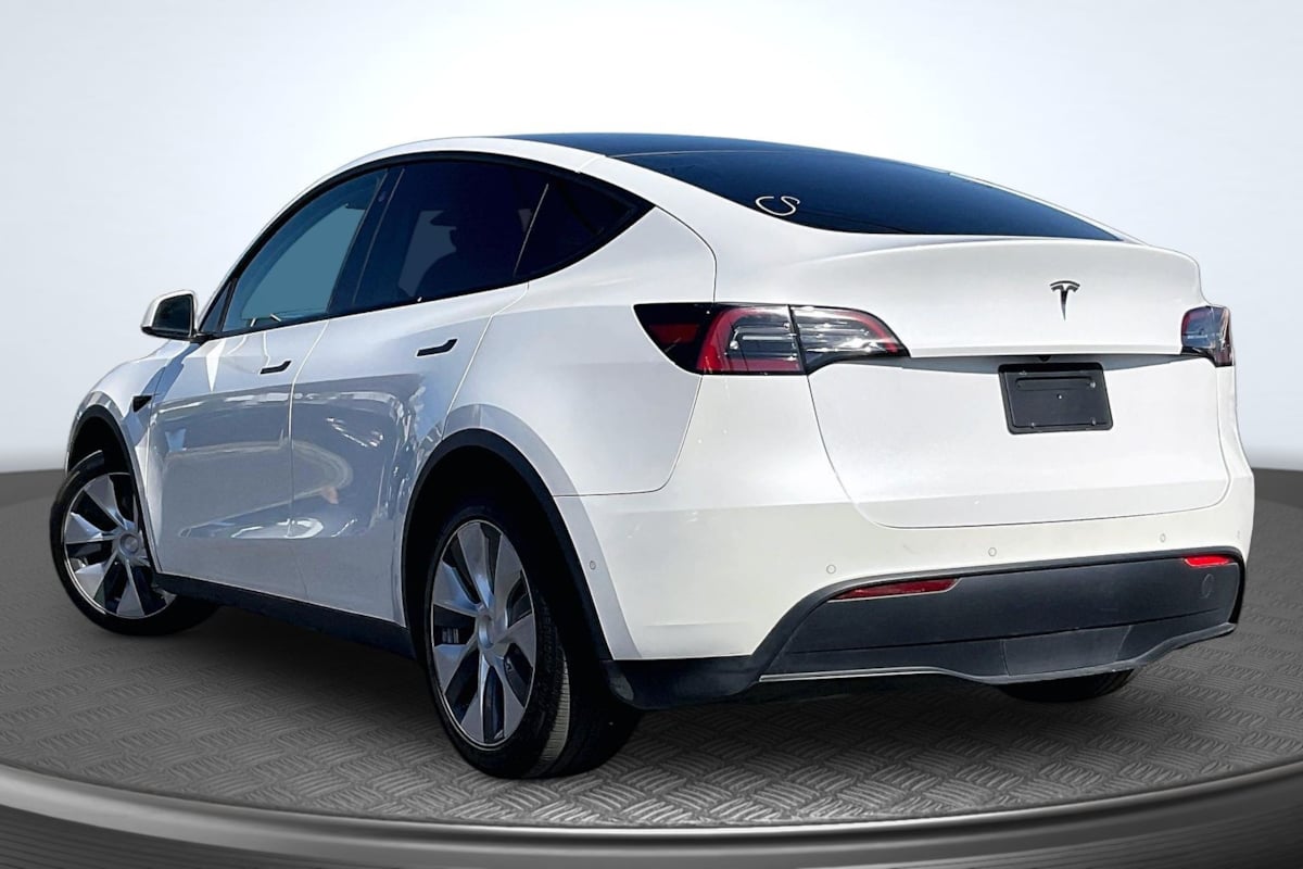 Tesla Model Y photo 2