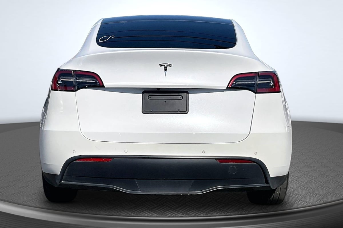 Tesla Model Y photo 4