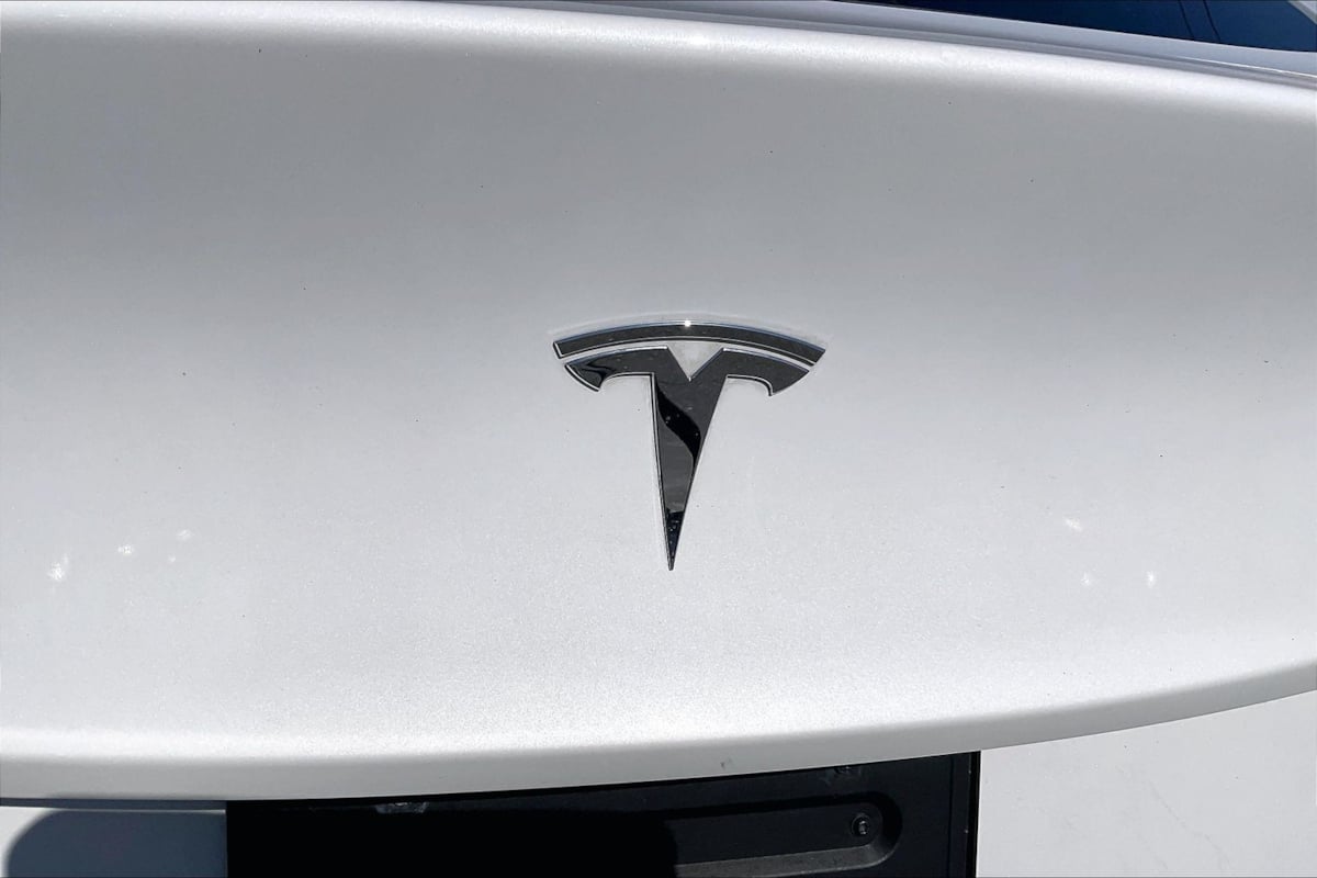 Tesla Model Y photo 8