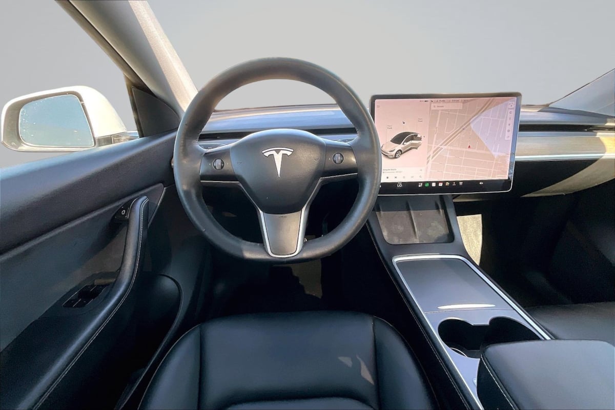 Tesla Model Y photo 5