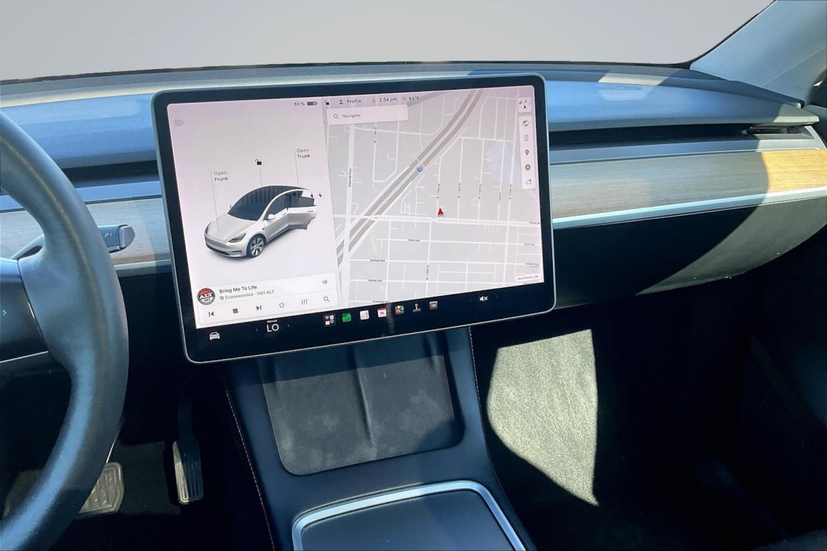 Tesla Model Y photo 6