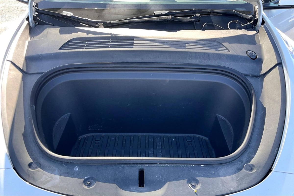 Tesla Model Y photo 10