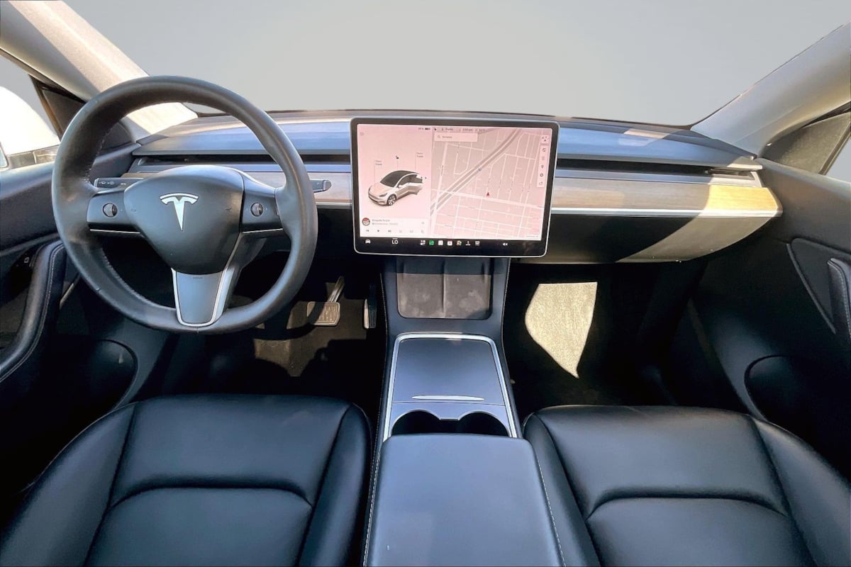 Tesla Model Y photo 16