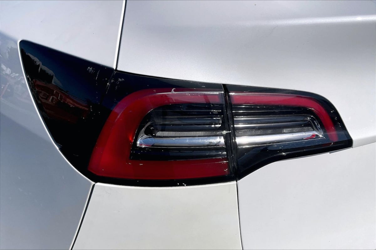Tesla Model Y photo 30