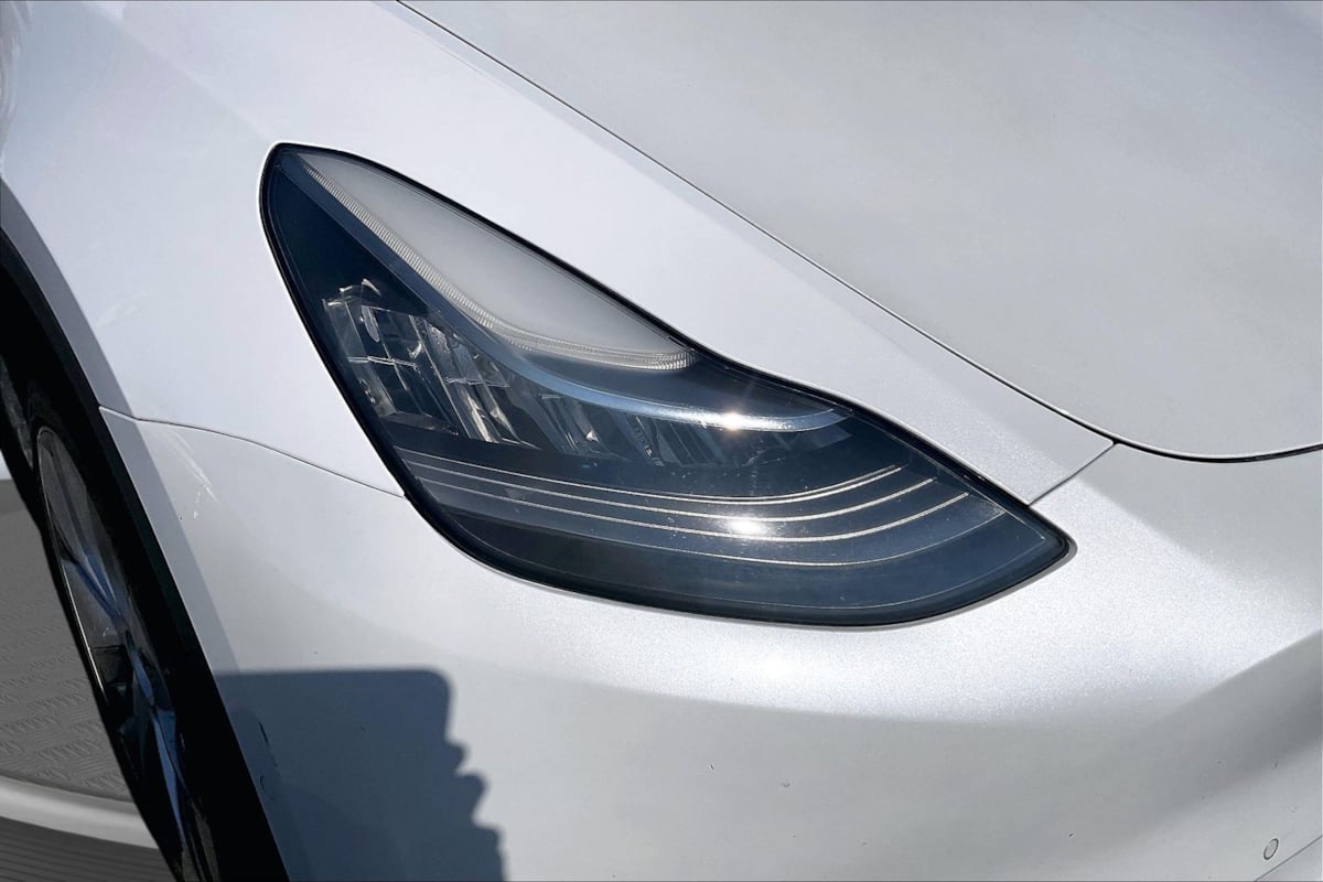 Tesla Model Y photo 29
