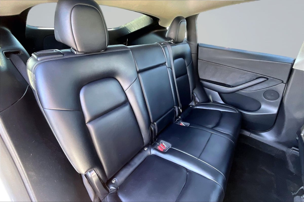 Tesla Model Y photo 27