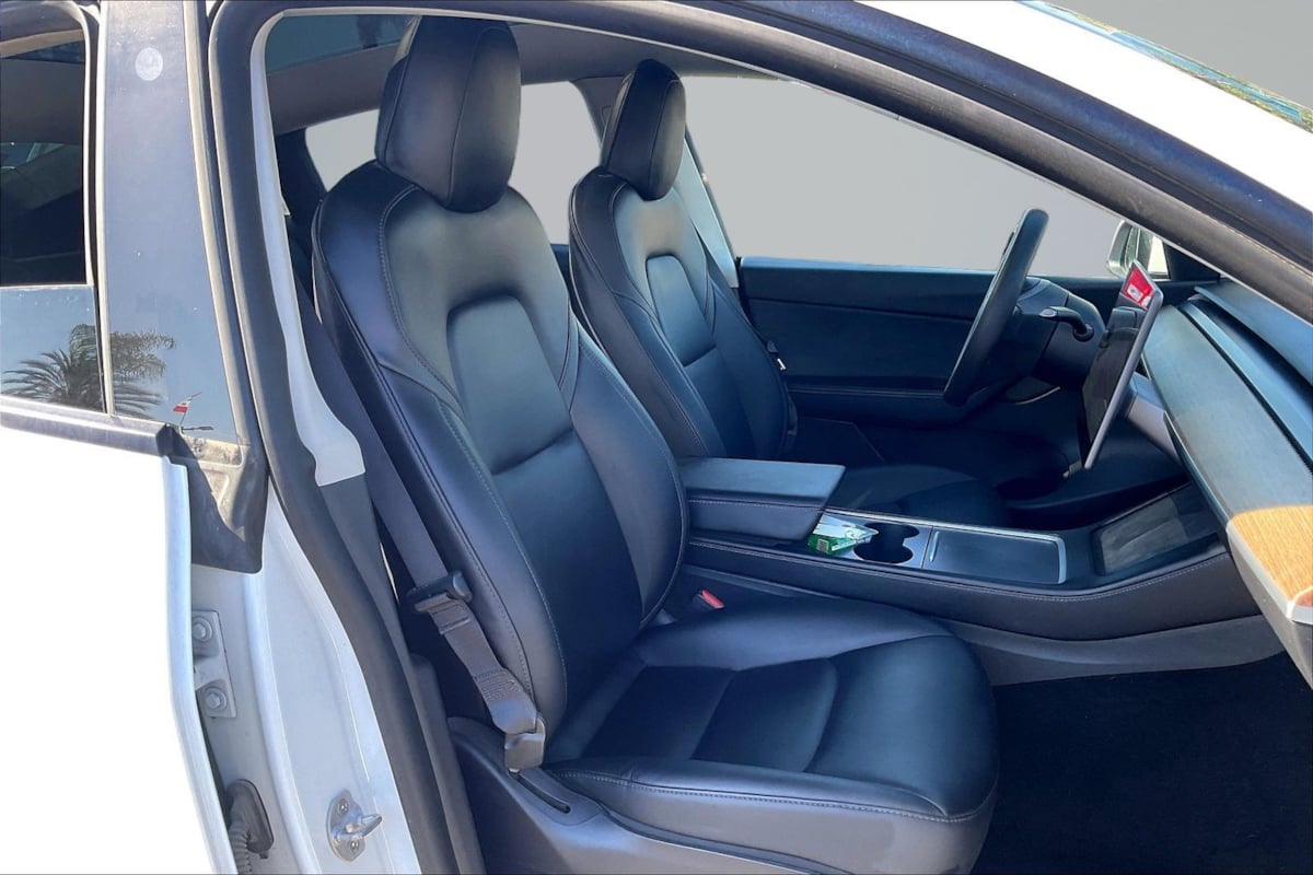 Tesla Model Y photo 7