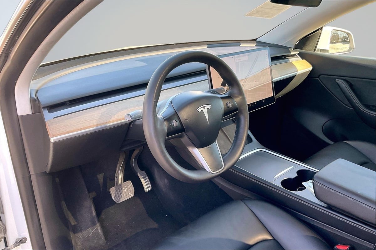 Tesla Model Y photo 14