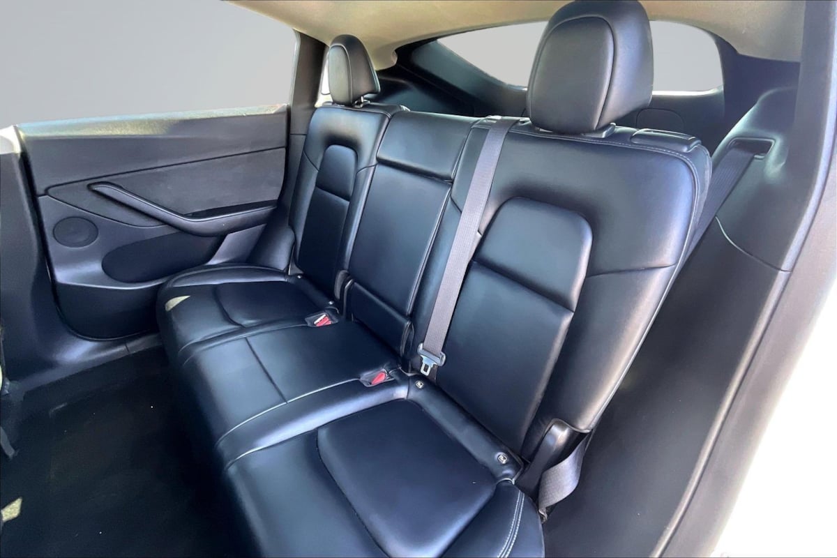 Tesla Model Y photo 26