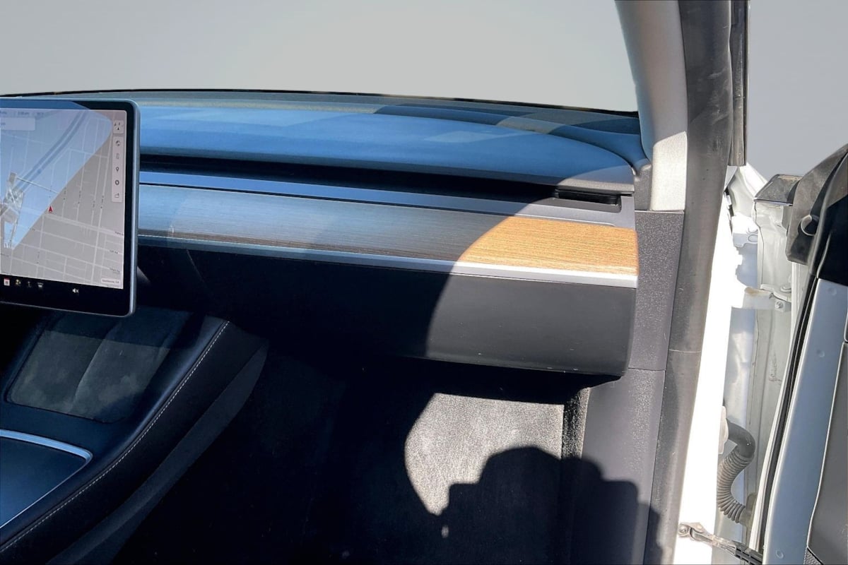 Tesla Model Y photo 17