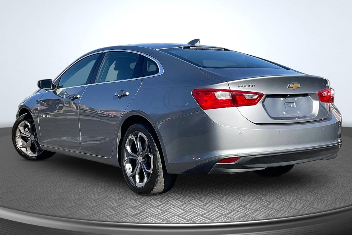 Chevrolet Malibu photo 2