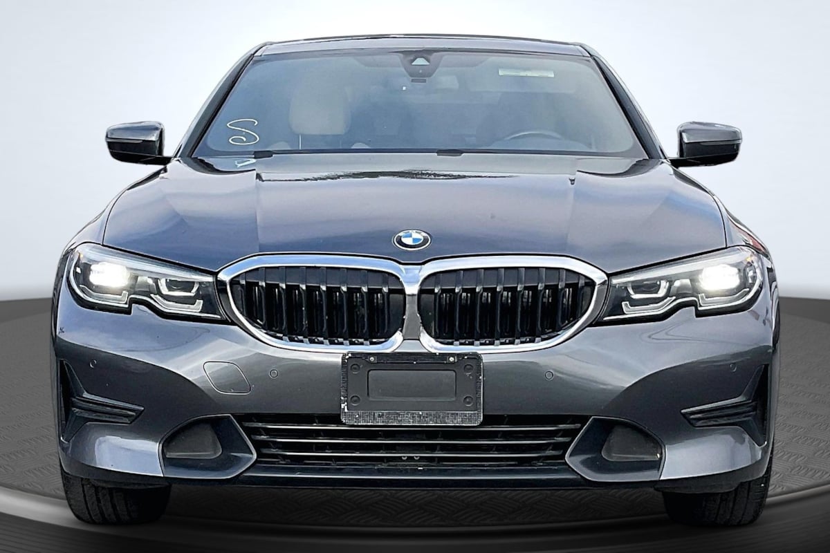BMW 3 Series photo 3