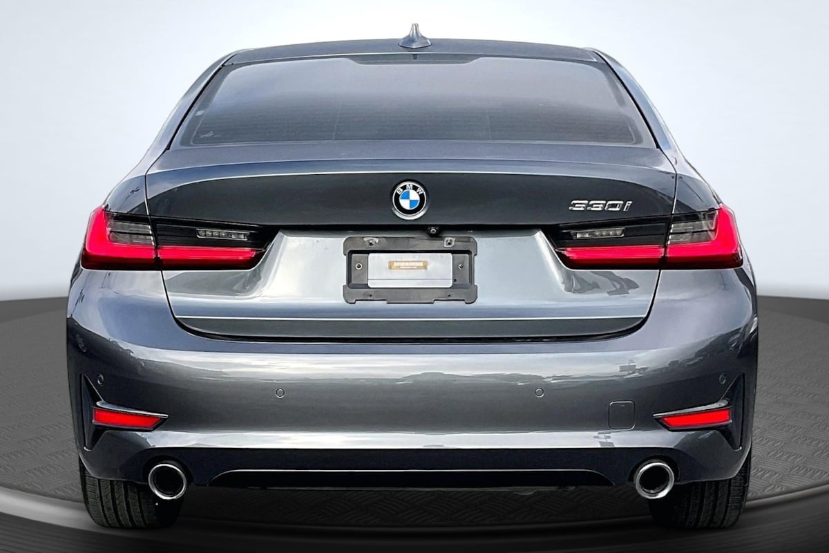 BMW 3 Series photo 4