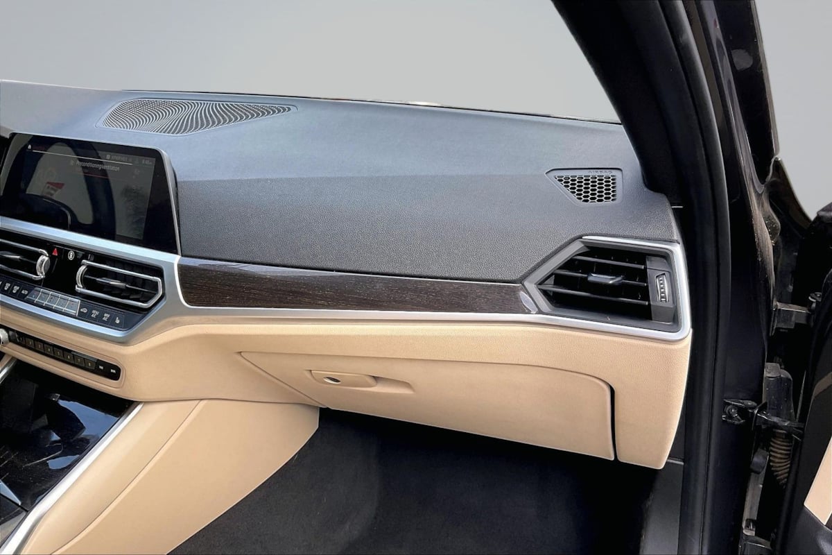 BMW 3 Series photo 17