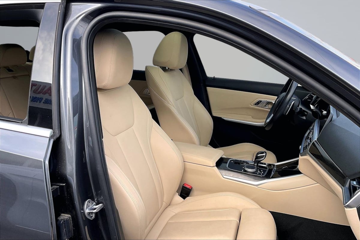 BMW 3 Series photo 7