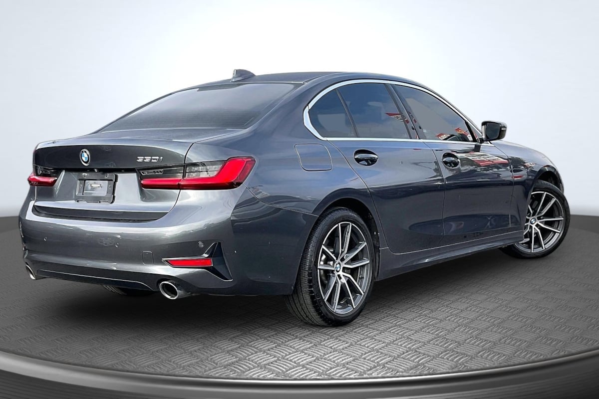 BMW 3 Series photo 13