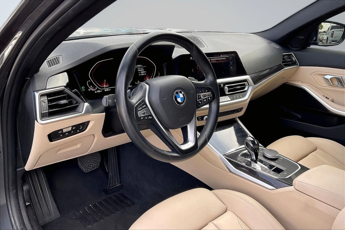 BMW 3 Series photo 14