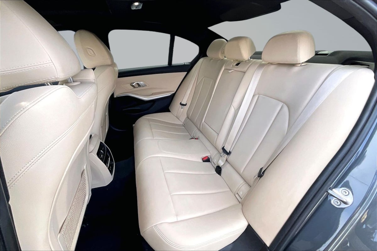 BMW 3 Series photo 26