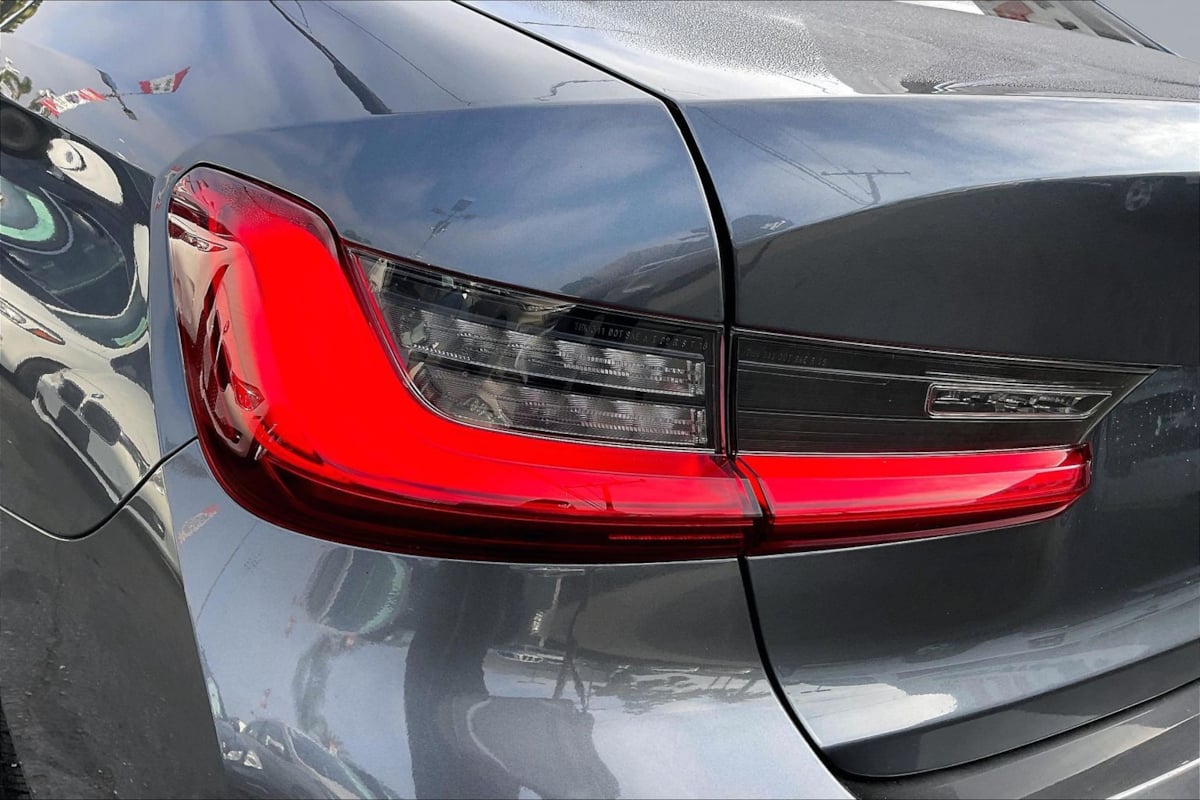 BMW 3 Series photo 30