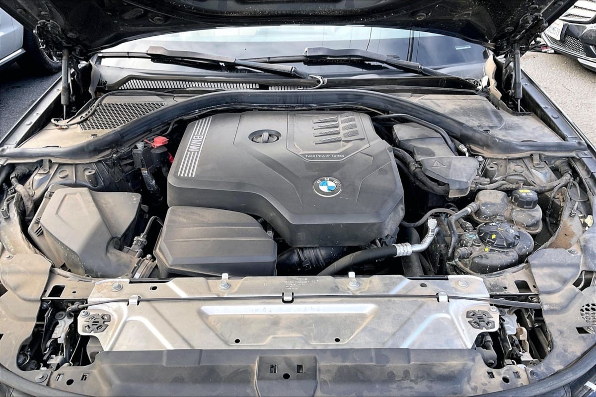 BMW 3 Series photo 10