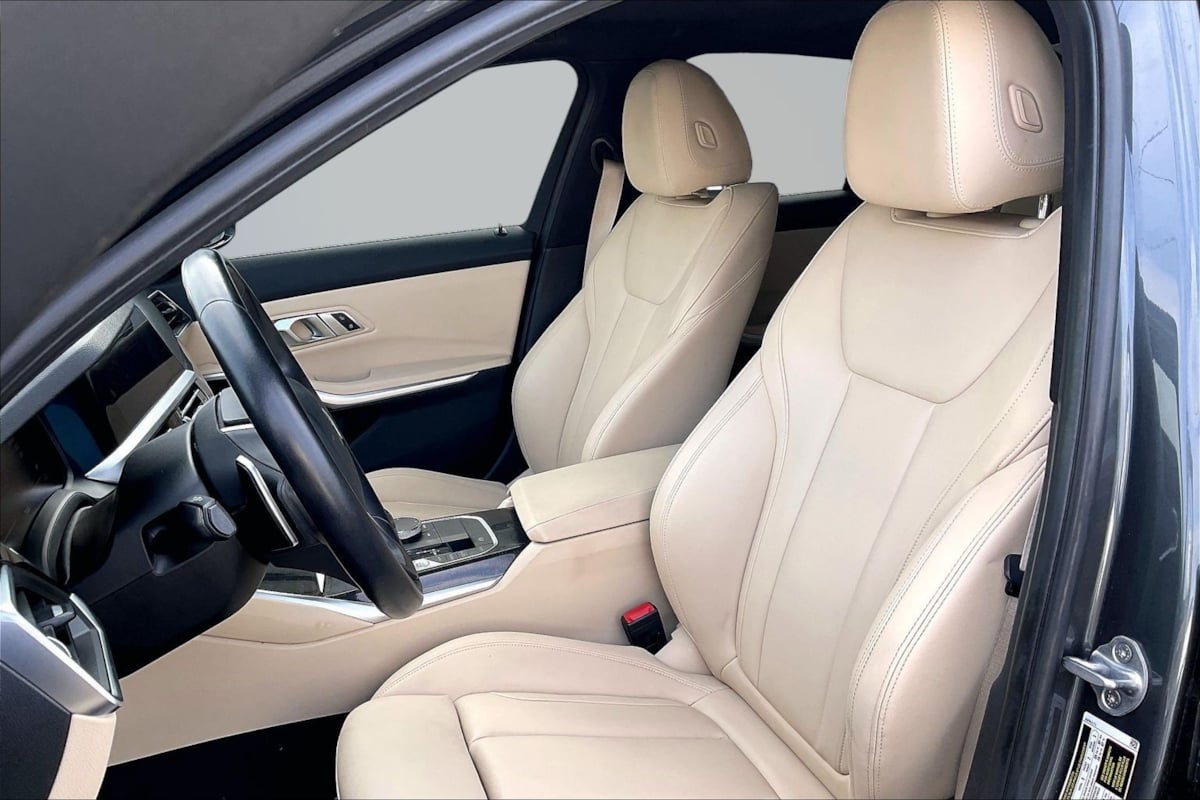 BMW 3 Series photo 25