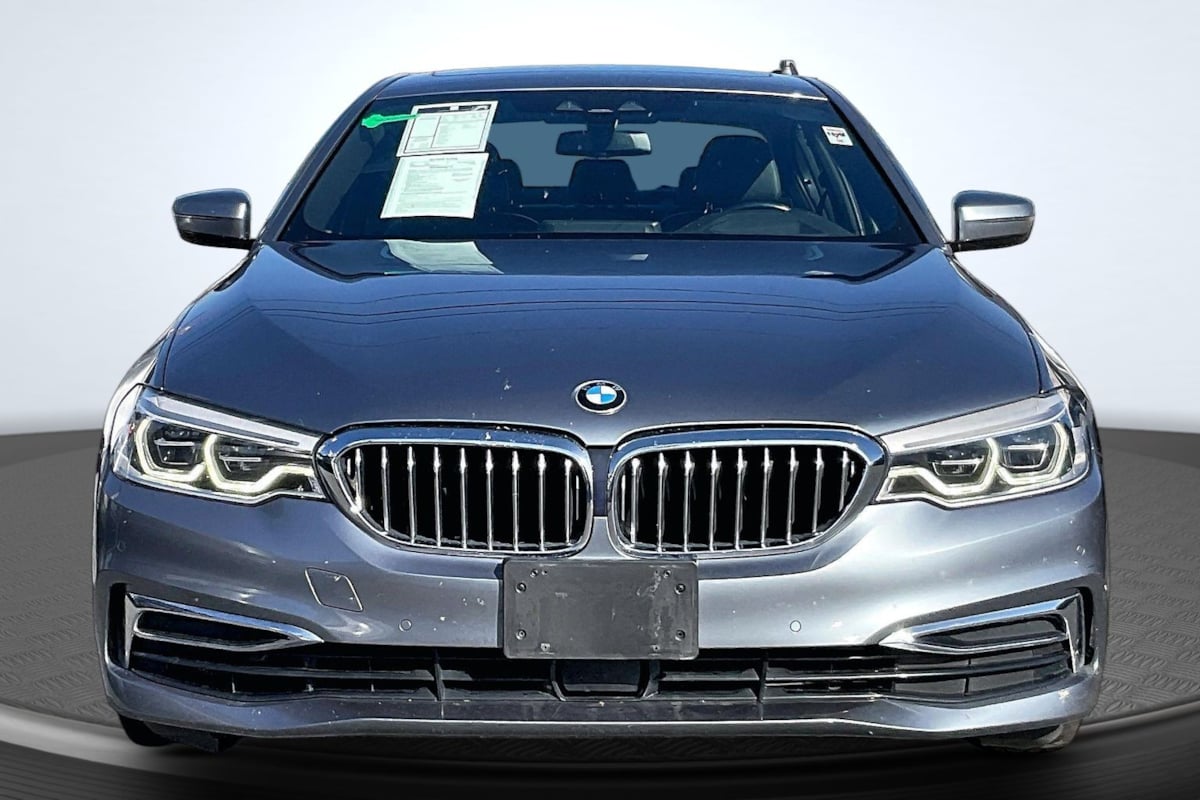 BMW 5 Series photo 3