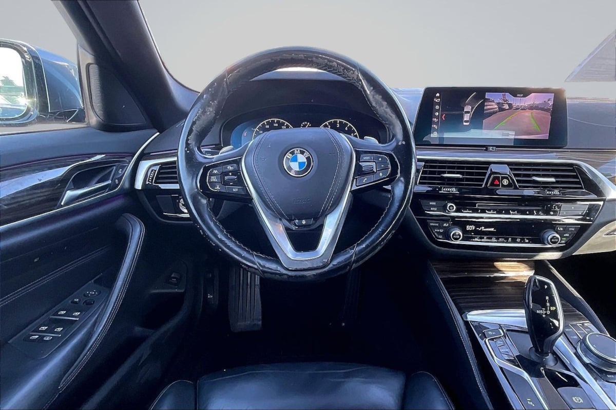 BMW 5 Series photo 5