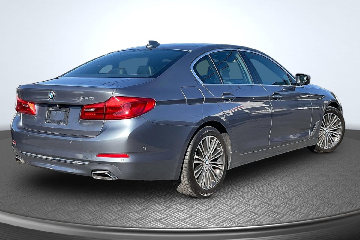 BMW 5 Series photo 13