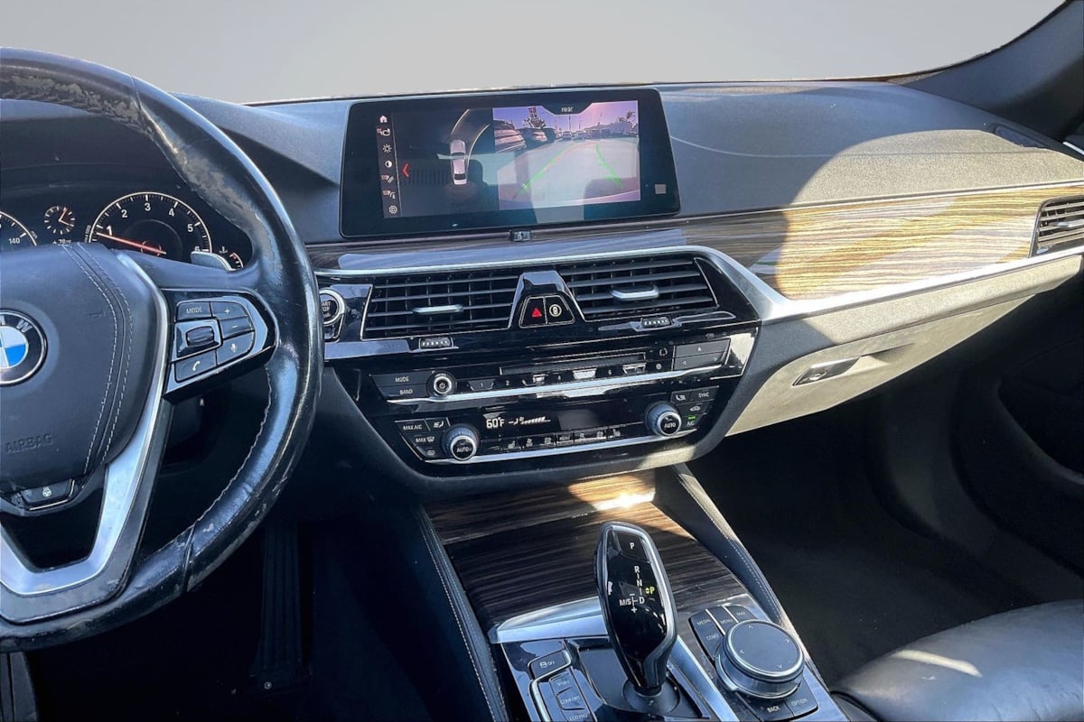 BMW 5 Series photo 6