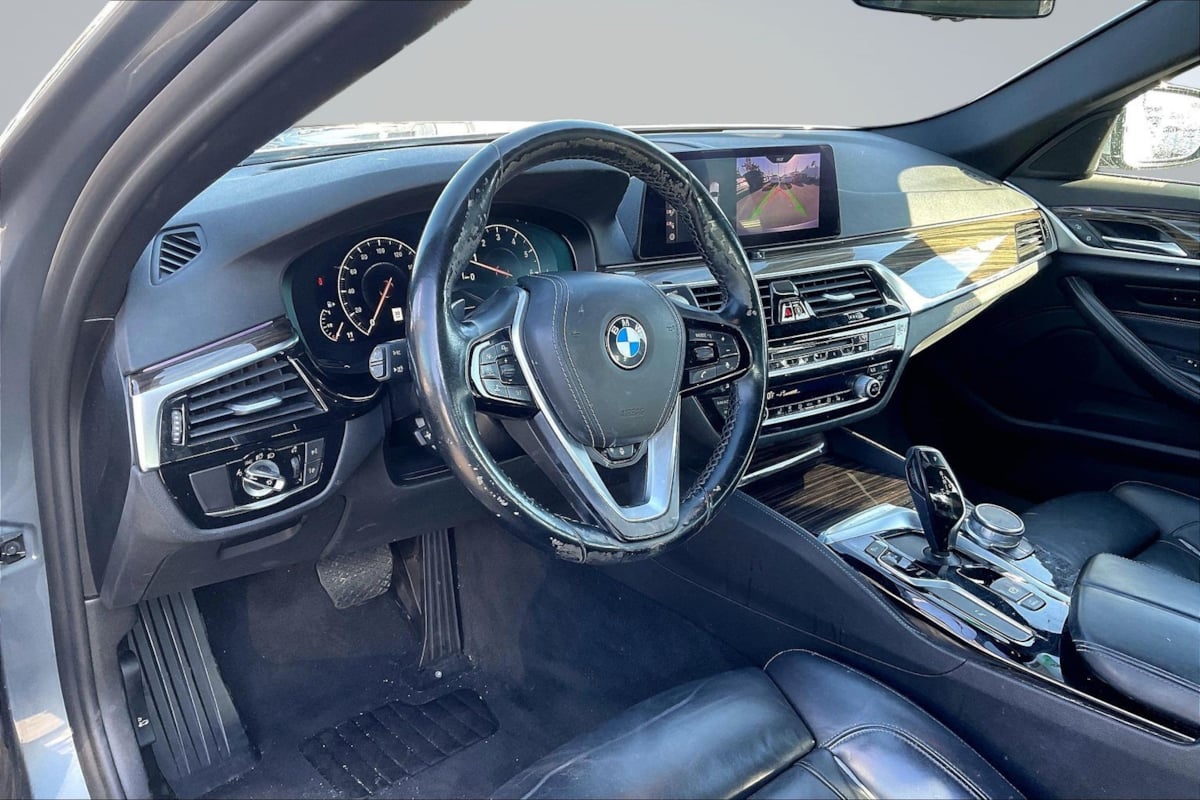 BMW 5 Series photo 14