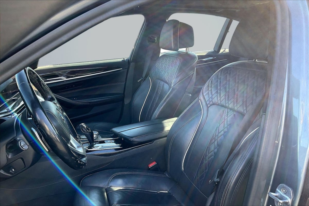 BMW 5 Series photo 25