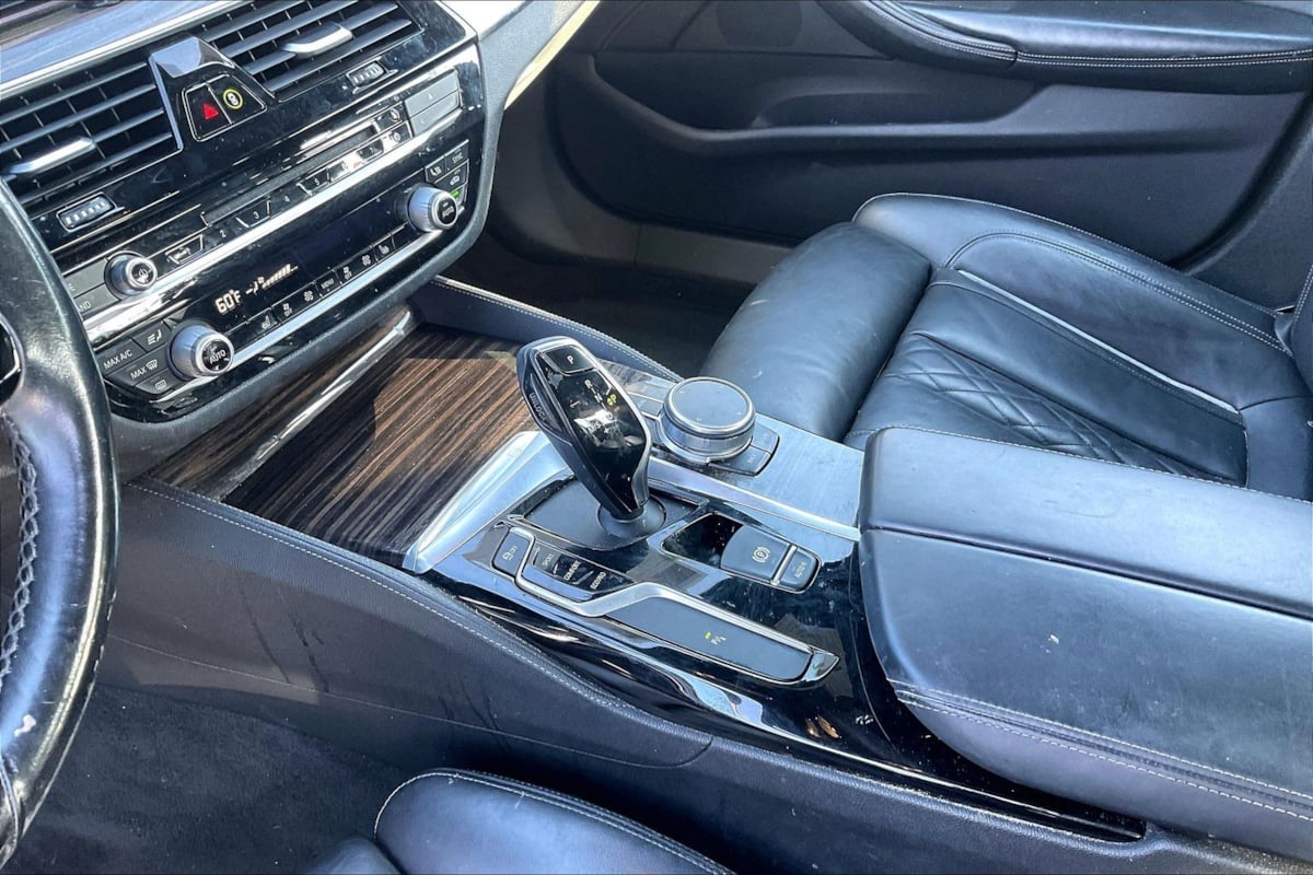 BMW 5 Series photo 15