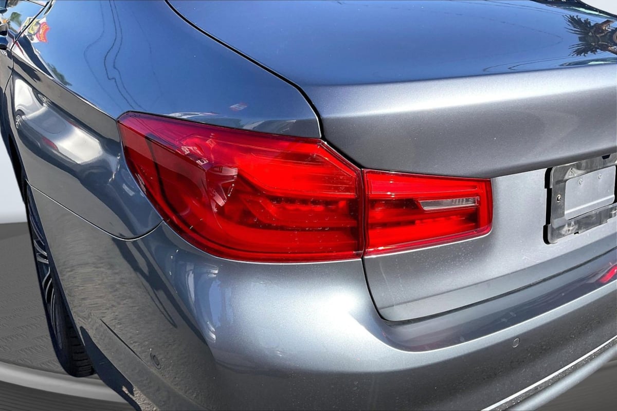 BMW 5 Series photo 30