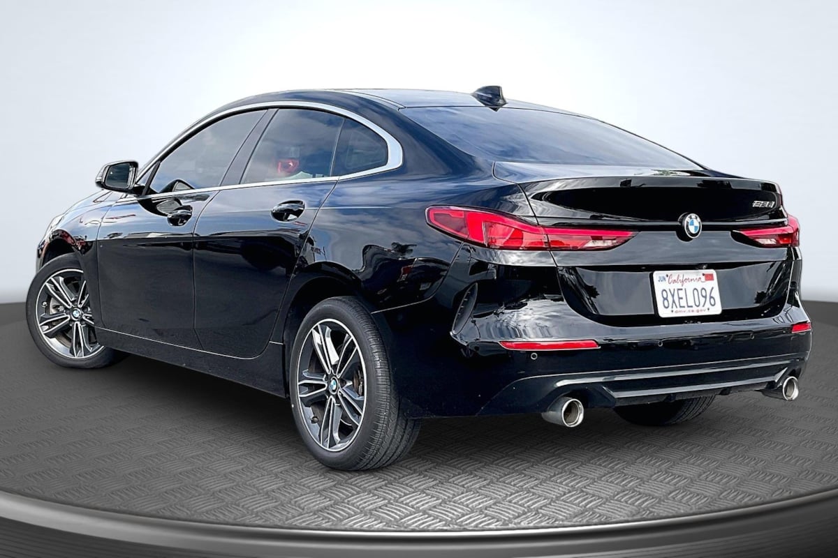 BMW 2 Series photo 2