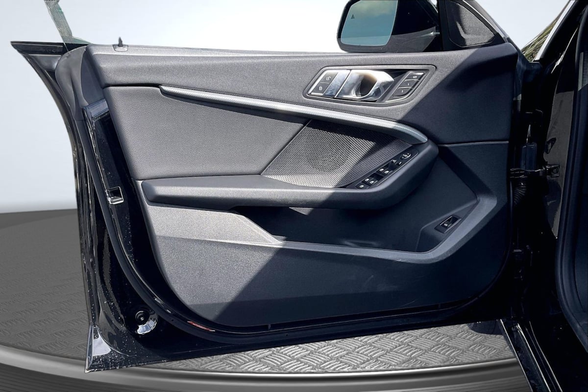 BMW 2 Series photo 23