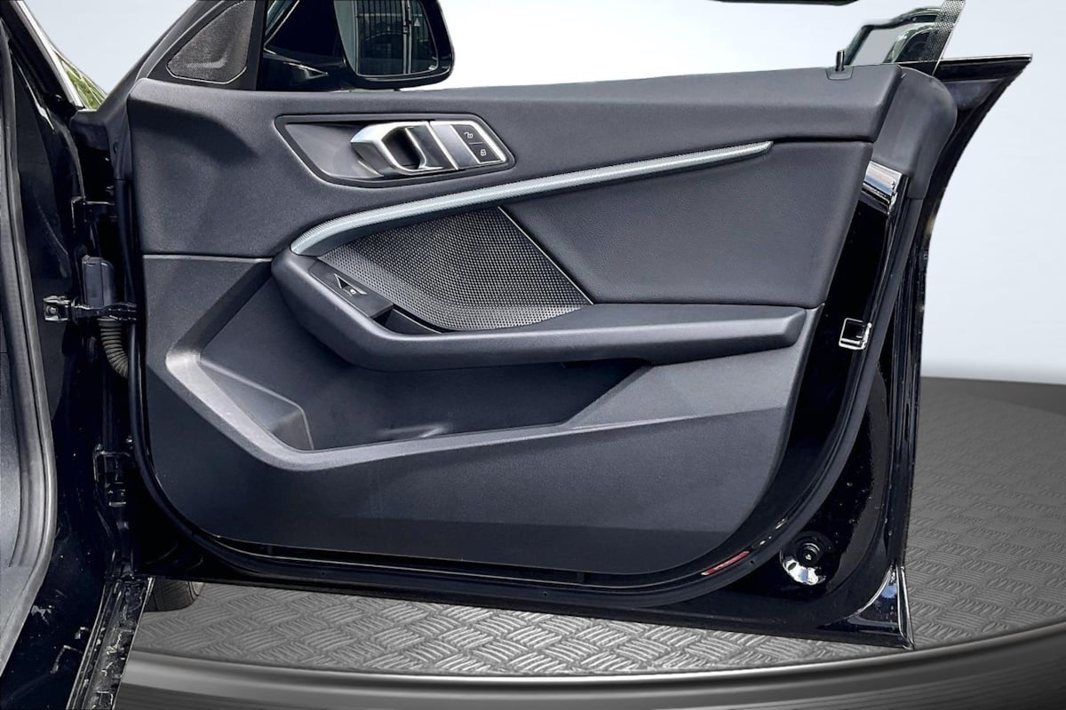 BMW 2 Series photo 24