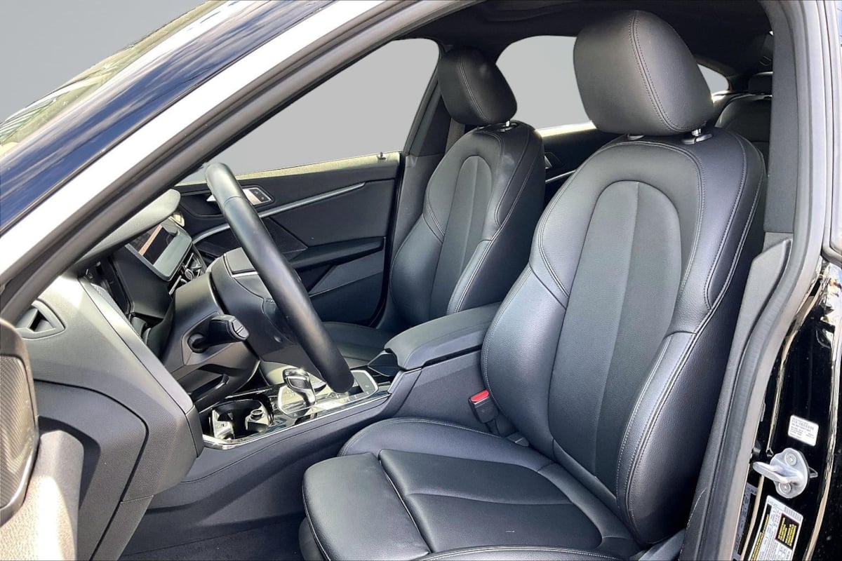 BMW 2 Series photo 25