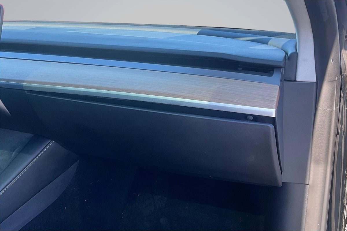Tesla Model 3 photo 17
