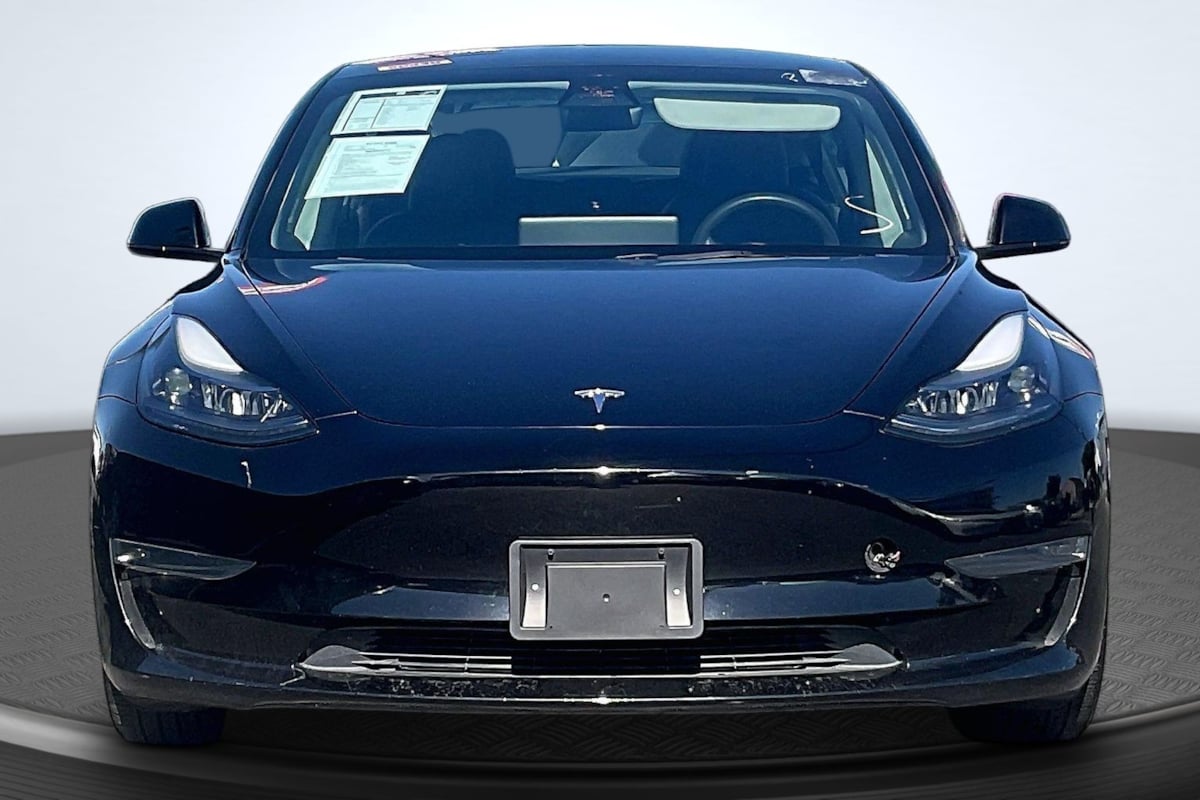 Tesla Model 3 photo 3