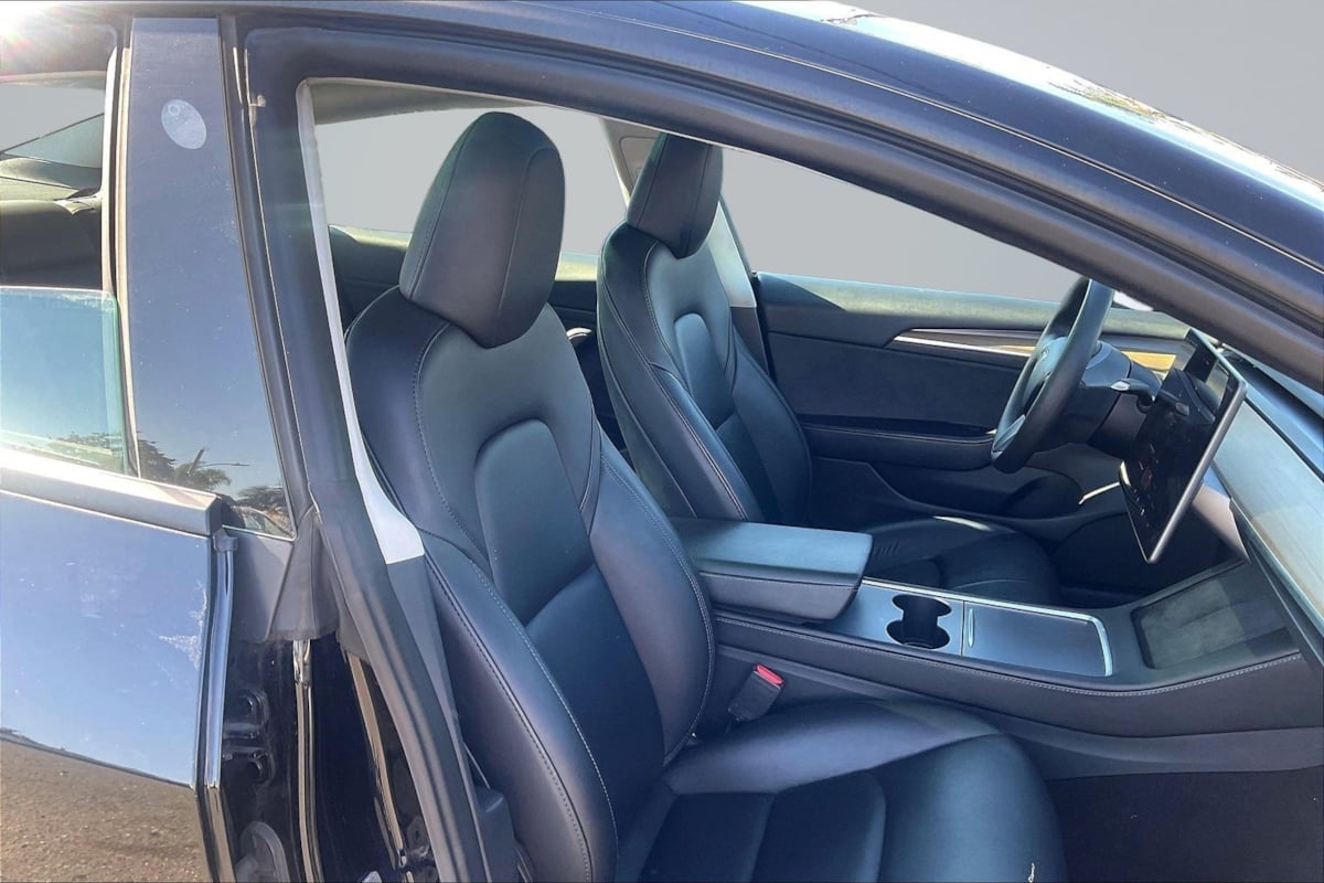 Tesla Model 3 photo 7
