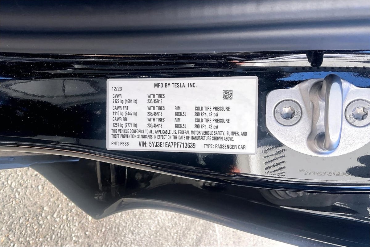 Tesla Model 3 photo 33