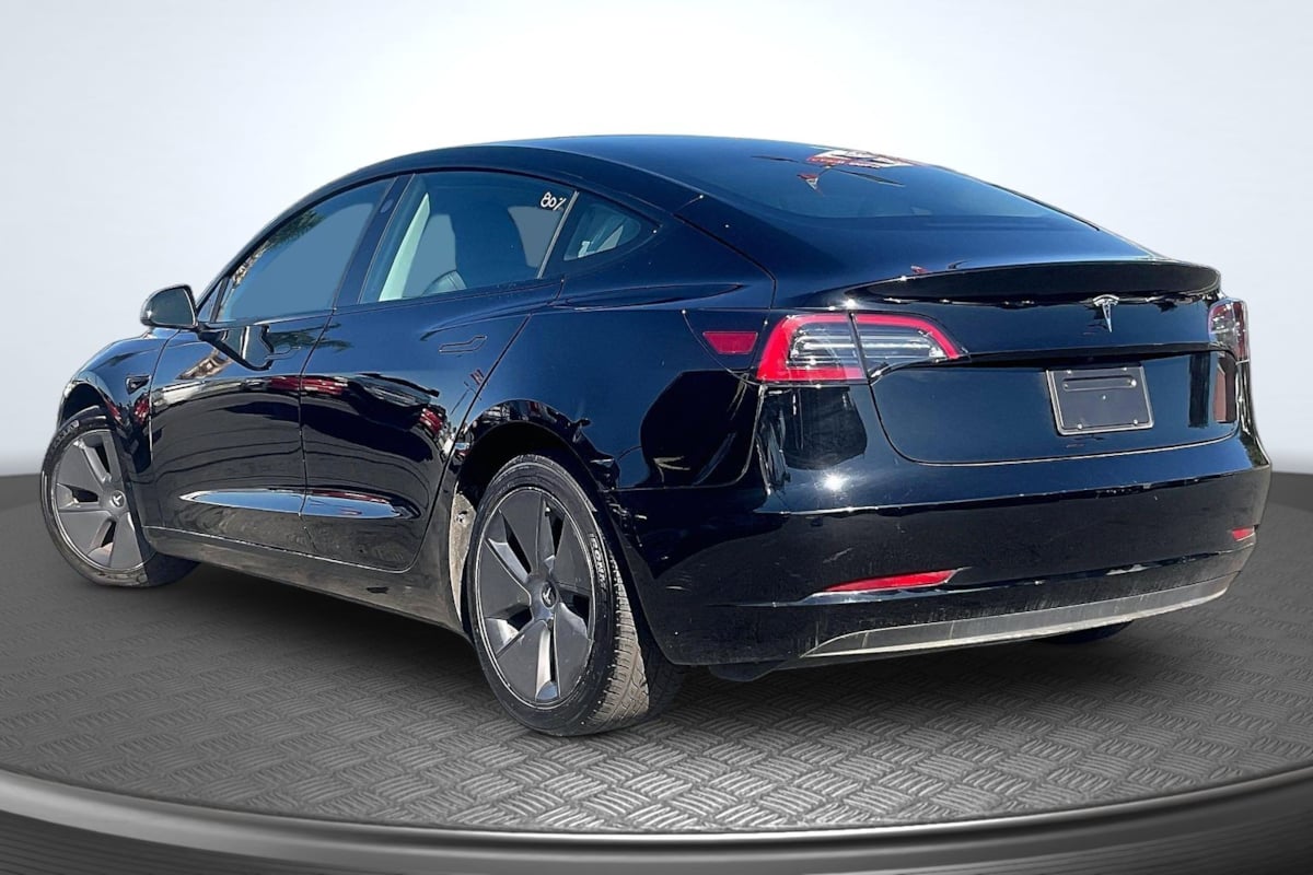 Tesla Model 3 photo 2