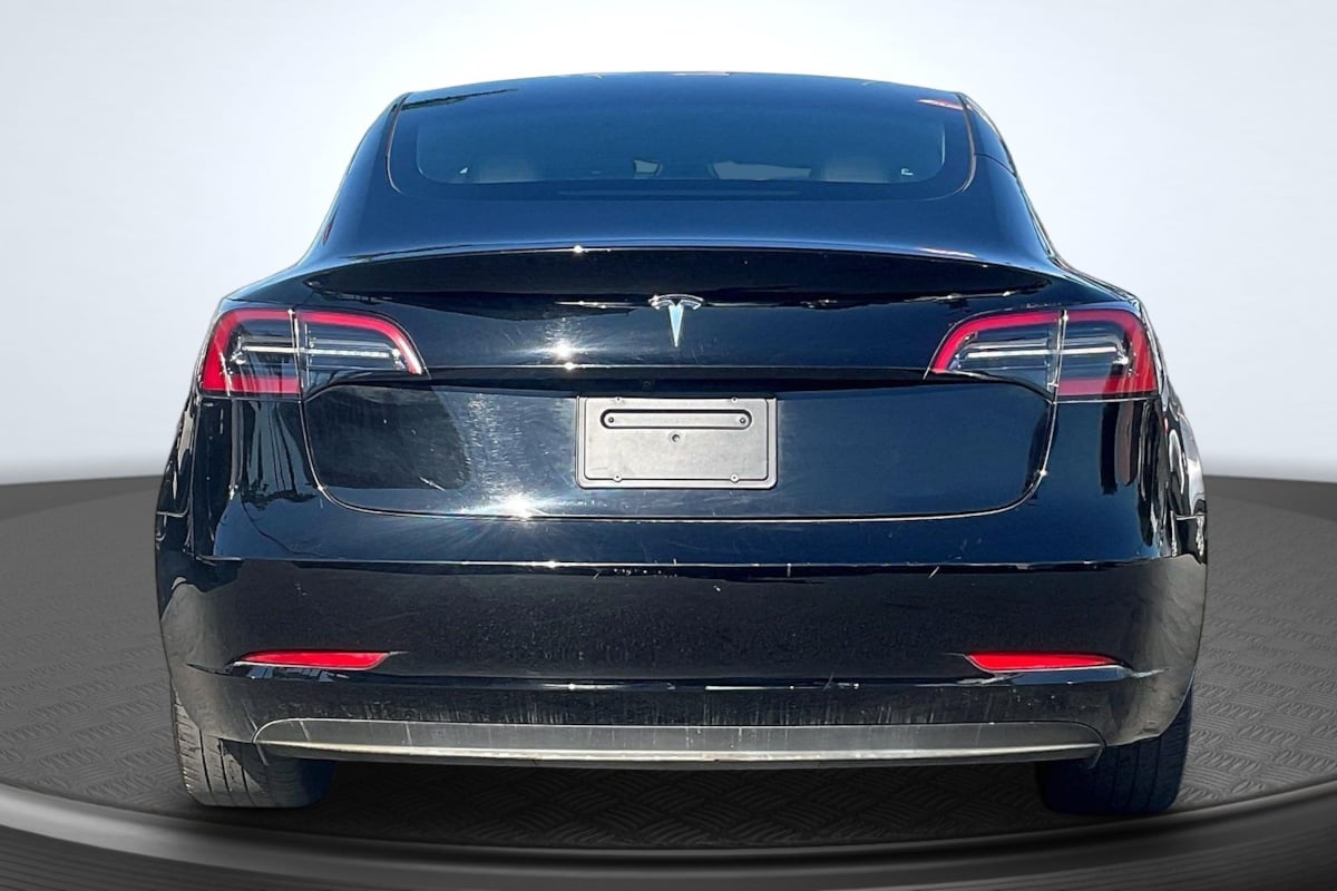 Tesla Model 3 photo 4