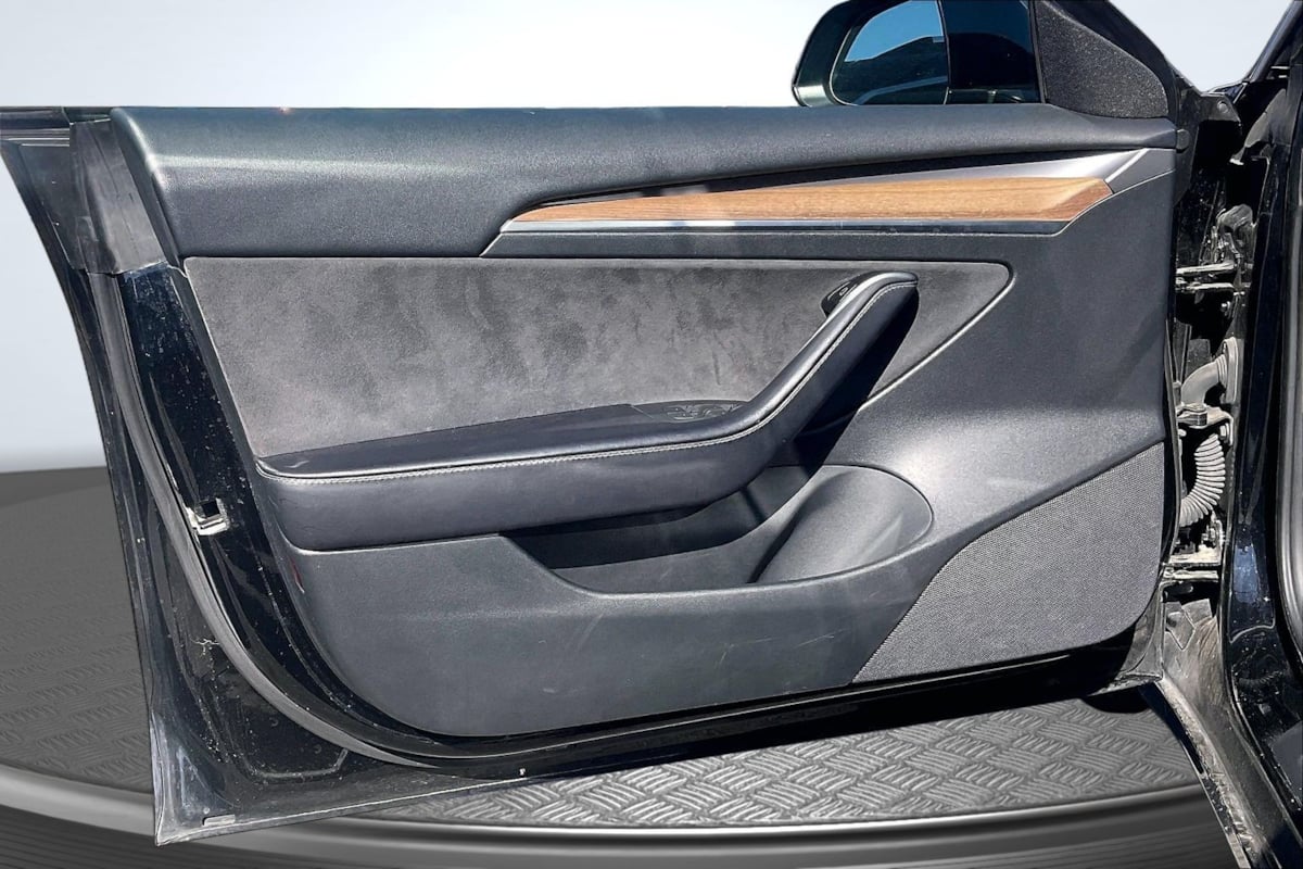Tesla Model 3 photo 23